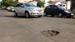 Buracos  na avenida João Teodoro