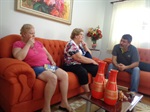 Vereador atende pedido de moradoras e visita bairro