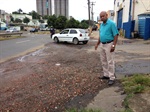 Vereador Luiz Arruda durante visita a bairros 