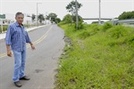 Neste trecho, parlamentar está solicitando a construção de calçadas. Área pertence ao DER (Departamento de Estradas e Rodagem)