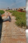 Embora a obra esteja embargada, operários seguem trabalhando no empreendimento