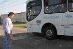Ônibus encontra dificuldades para passar