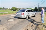 Motorista faz "zigue-zague" para passar