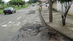 Trecho da avenida Luis Ralph Benatti com problemas