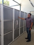 Laércio fiscaliza obra do gatil e canil em fase final de execução