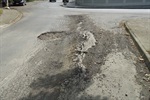Vereador pede operação tapa-buracos em ruas do bairro Parque 1º de Maio