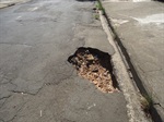 Vereador aponta problemas na rua Botucatu