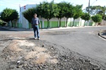 Trecho "recortado" pela Prefeitura para a substituição da camada asfáltica na rua Pedro Paulo Carregari, também no Vale do Sol