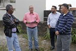 João Manoel e Getúlio de Macedo ouvem os taxistas da Pauliceia