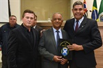 Entrega de homenagem aconteceu nesta quinta-feira