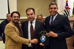 Entrega de homenagem aconteceu nesta quinta-feira