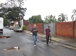 Vereador esteve acompanhado do morador Kadu