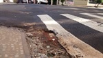 Prefeitura atende Ary Pedroso ao desentupir bueiro na área central - Antes