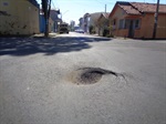 Afundamento do asfalto na rua Erotides de Campos, Paulista