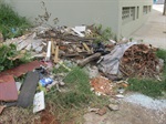 Gilmar recebe denúncias de moradores sobre terreno baldio