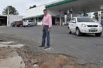 Rua João Estela, no cruzamento com a avenida Corcovado, está esburacada