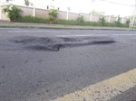 Moradores reclamam das péssimas condições da avenida Rio das Pedras