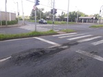 Moradores reclamam das péssimas condições da avenida Rio das Pedras
