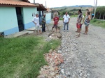 Moradores reclamam a Paraná do esgoto que escorre pelas ruas