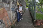 Viela localizada nos fundos da área de lazer do bairro Morumbi. Moradores solicitam a colocação de barras de proteção, nas duas entradas, para impedir a passagem de motos e bicicletas