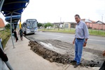Dirceu acompanha drama de moradores à espera do novo terminal do Sônia