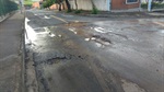 Asfalto sem reparo revela que mais buracos vão surgindo após chuvas
