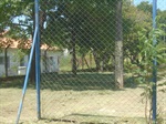 Sedema realiza corte de mato e limpeza em complexo esportivo