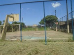 Sedema realiza corte de mato e limpeza em complexo esportivo