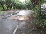 Antes o buraco tomava conta de toda a faixa no sentido bairro