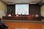 Adriana Nunes participa da homenagem aos policiais