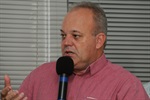 Aproximadamente 40 taxistas participaram de encontro na sala de reuniões do prédio anexo