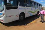 Erosão dificulta passagem de ônibus e carros
