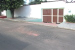 Fotos revelam deterioração de camada asfáltica no bairro Vale do Sol