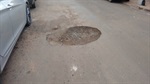 Foto revela buraco em ponto crítico que atrapalha o trânsito