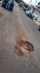 Foto revela buraco em ponto crítico que atrapalha o trânsito