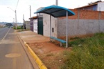 Outro ponto de ônibus não possui calçada