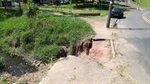 Antes: Calçada destruída pela erosão