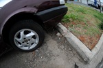 Asfalto do estacionamento de ônibus do Terminal Vila Sônia está sendo danificado por carretas carregadas.