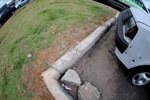 Asfalto do estacionamento de ônibus do Terminal Vila Sônia está sendo danificado por carretas carregadas.