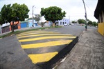 Lombadas da avenida Orlândia, uma em frente à Igreja Quadrangular e outra próxima a padaria Cruzatto.