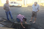 Moradores reivindicam estudo em bueiro para evitar alagamentos na Vila Rezende