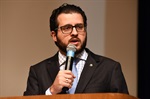 Erler em fala durante o evento