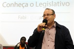 Maestro Jonson recebe alunos no programa "Conheça o Legislativo