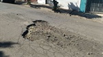 Buraco na camada asfáltica prejudicava motoristas