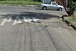 Enorme buraco em via do bairro Vila Cristina preocupa Tozão