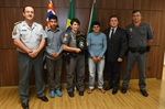 Policial Sueli Tavares recebe votos de congratulações da Câmara