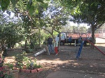 Ação da Sedema na praça do bairro Santa Ignês