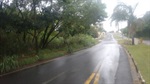 Avenida Luiz Pereira Leite: antes, calçada ausente