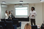 Larissa, Juliana e Matheus, da Eixo Público Consultoria Júnior, conduziram a oficina