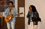 A cantora Bebé Salvego apresentou-se ao lado do irmão, Felipe
